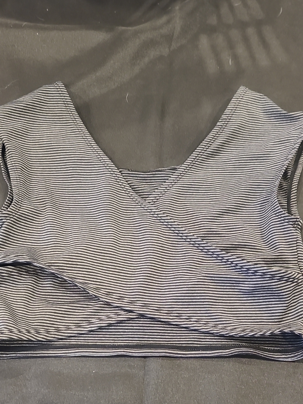 Lole Crop, Criss Cross Back Stretchy Yoga Top. Medium. Black And Grey.